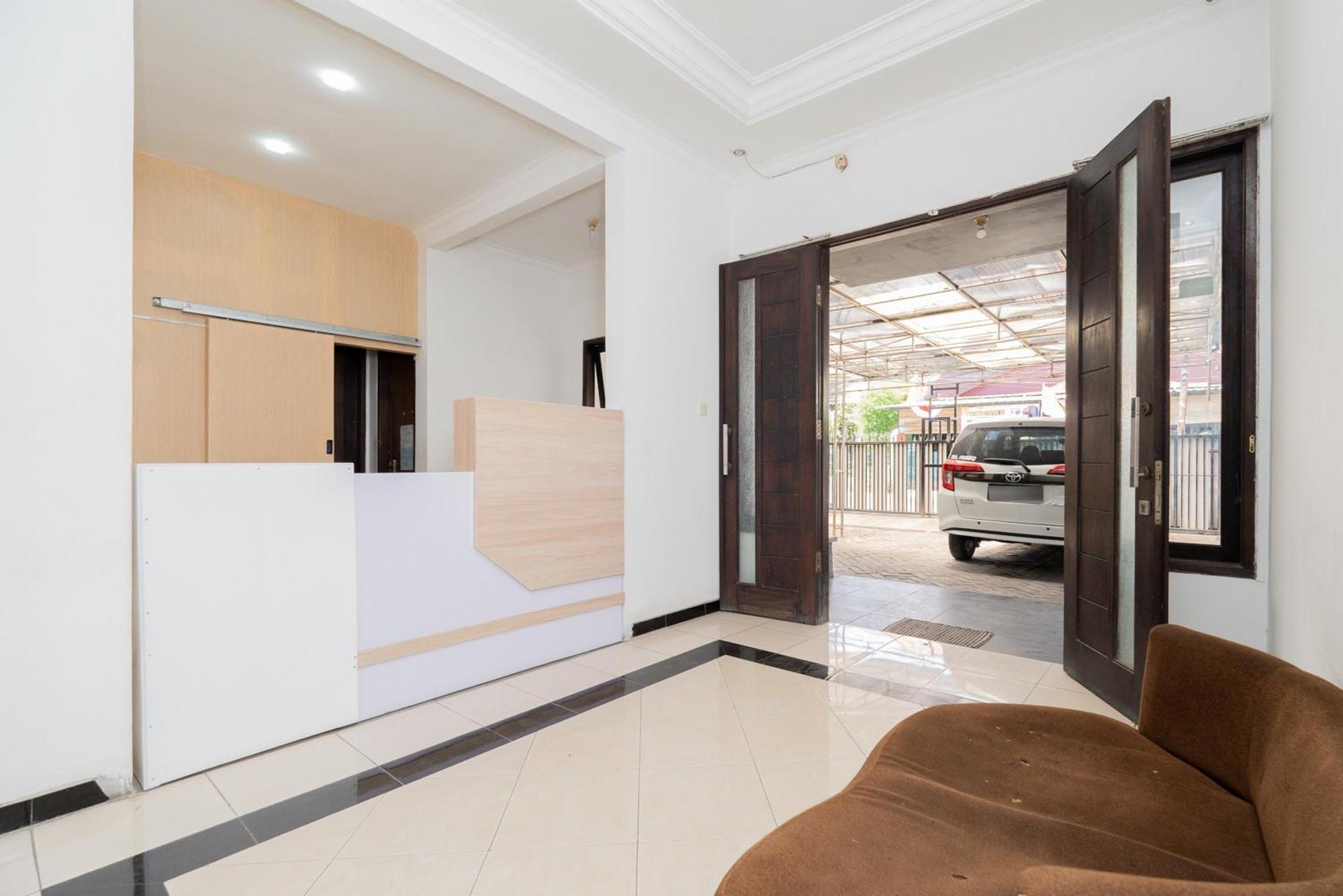 Hotel Reddoorz At Nginden Surabaja Zewnętrze zdjęcie