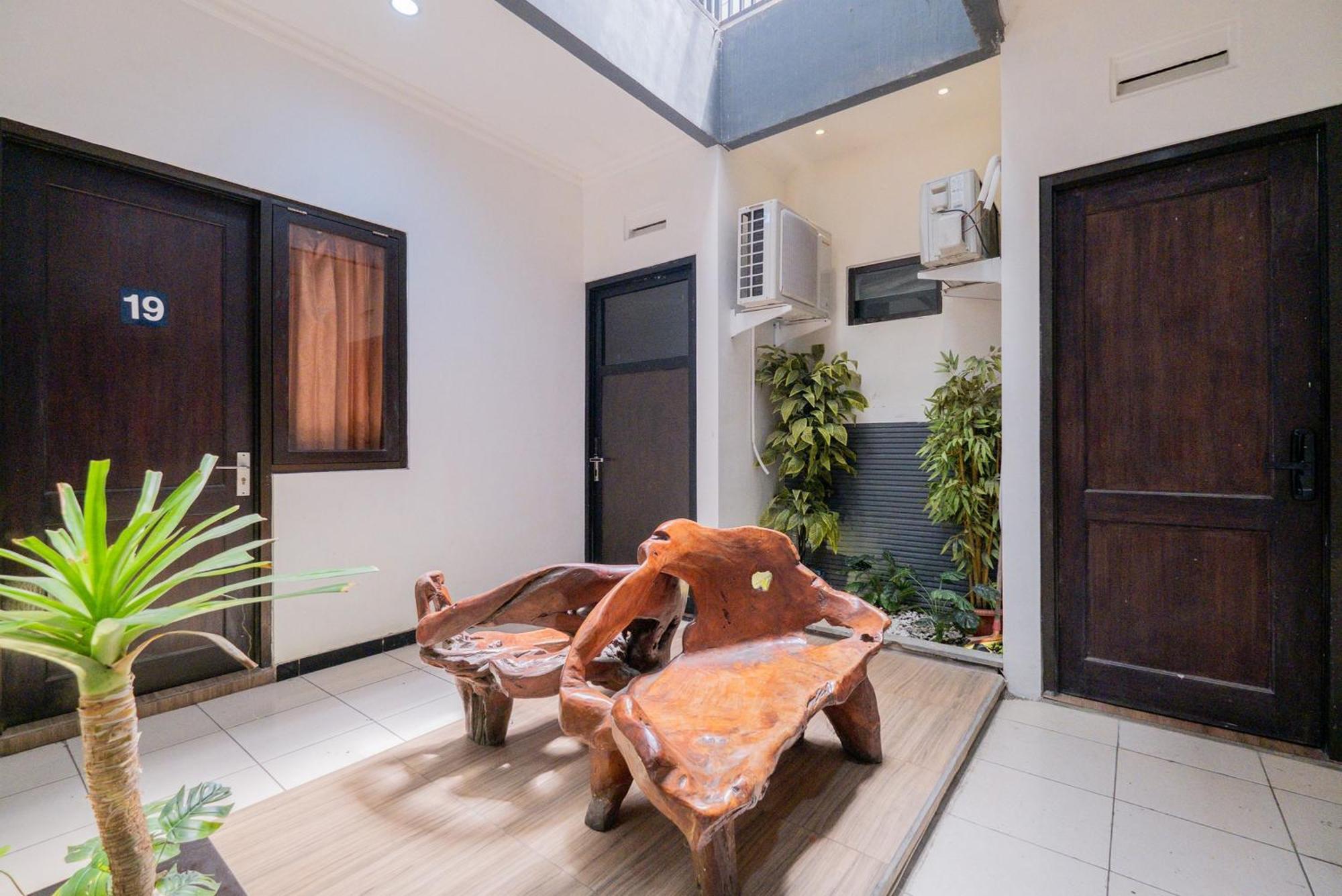 Hotel Reddoorz At Nginden Surabaja Zewnętrze zdjęcie