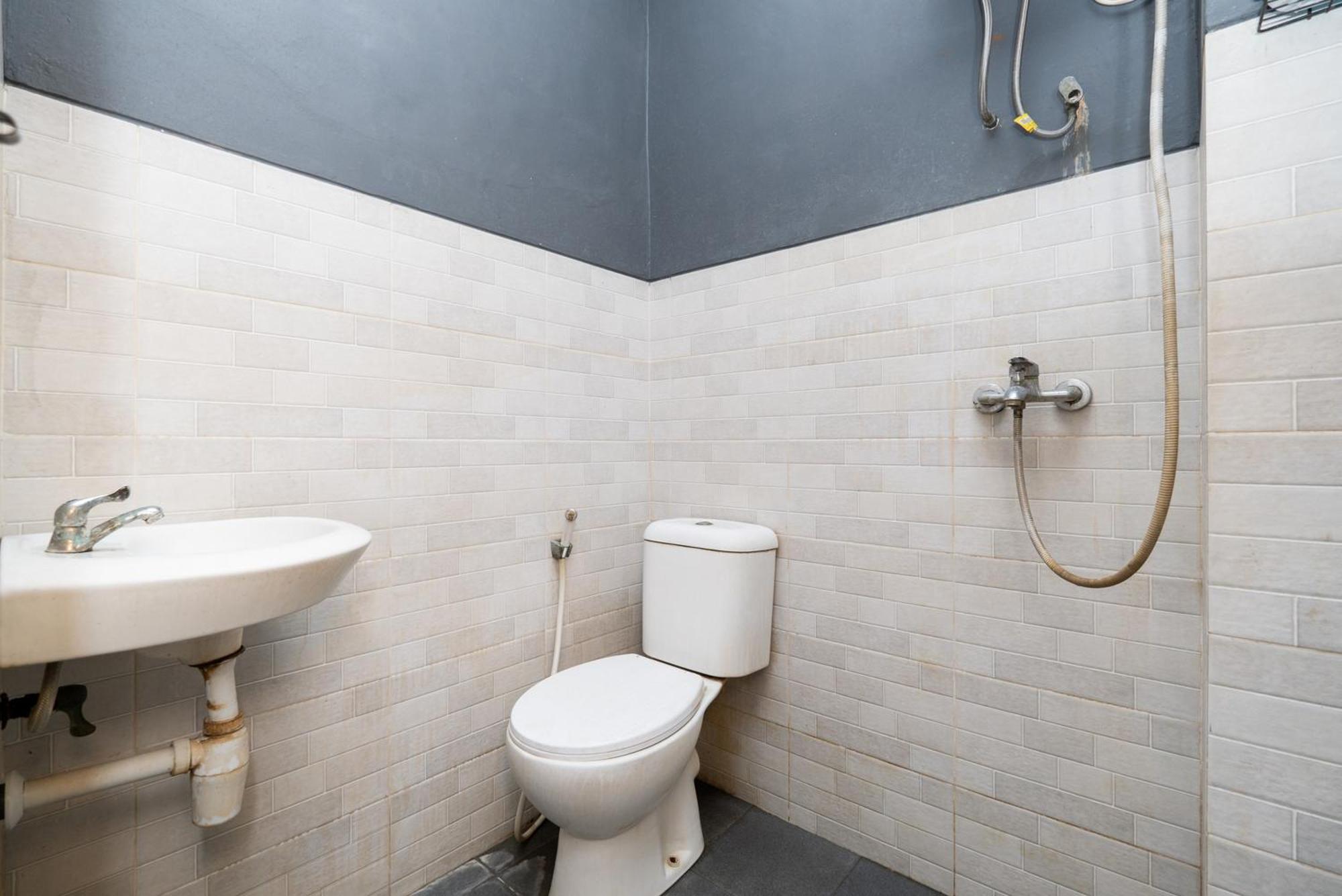 Hotel Reddoorz At Nginden Surabaja Zewnętrze zdjęcie