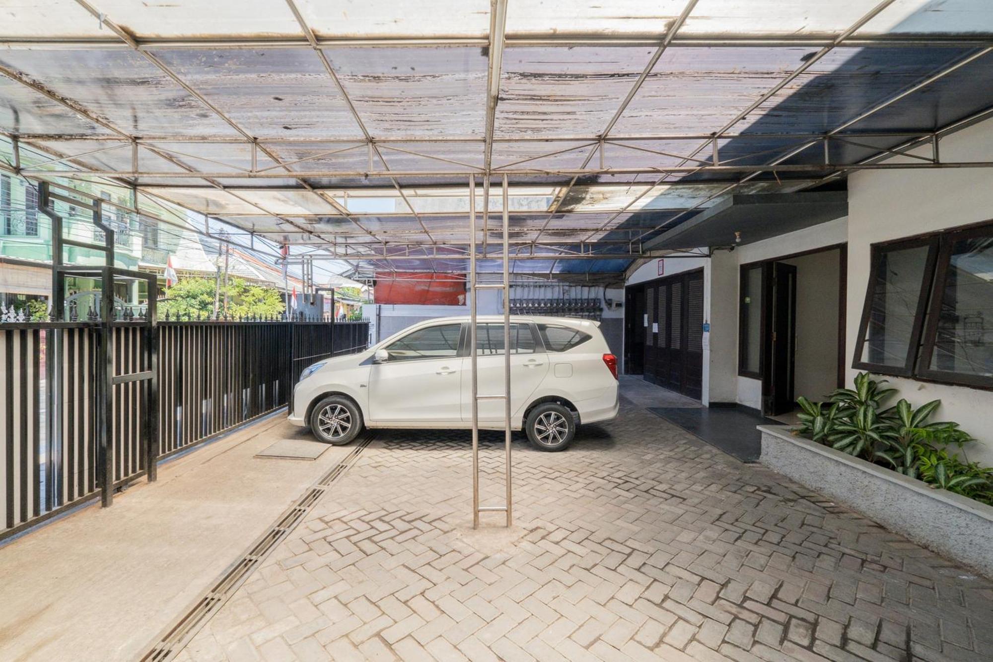 Hotel Reddoorz At Nginden Surabaja Zewnętrze zdjęcie