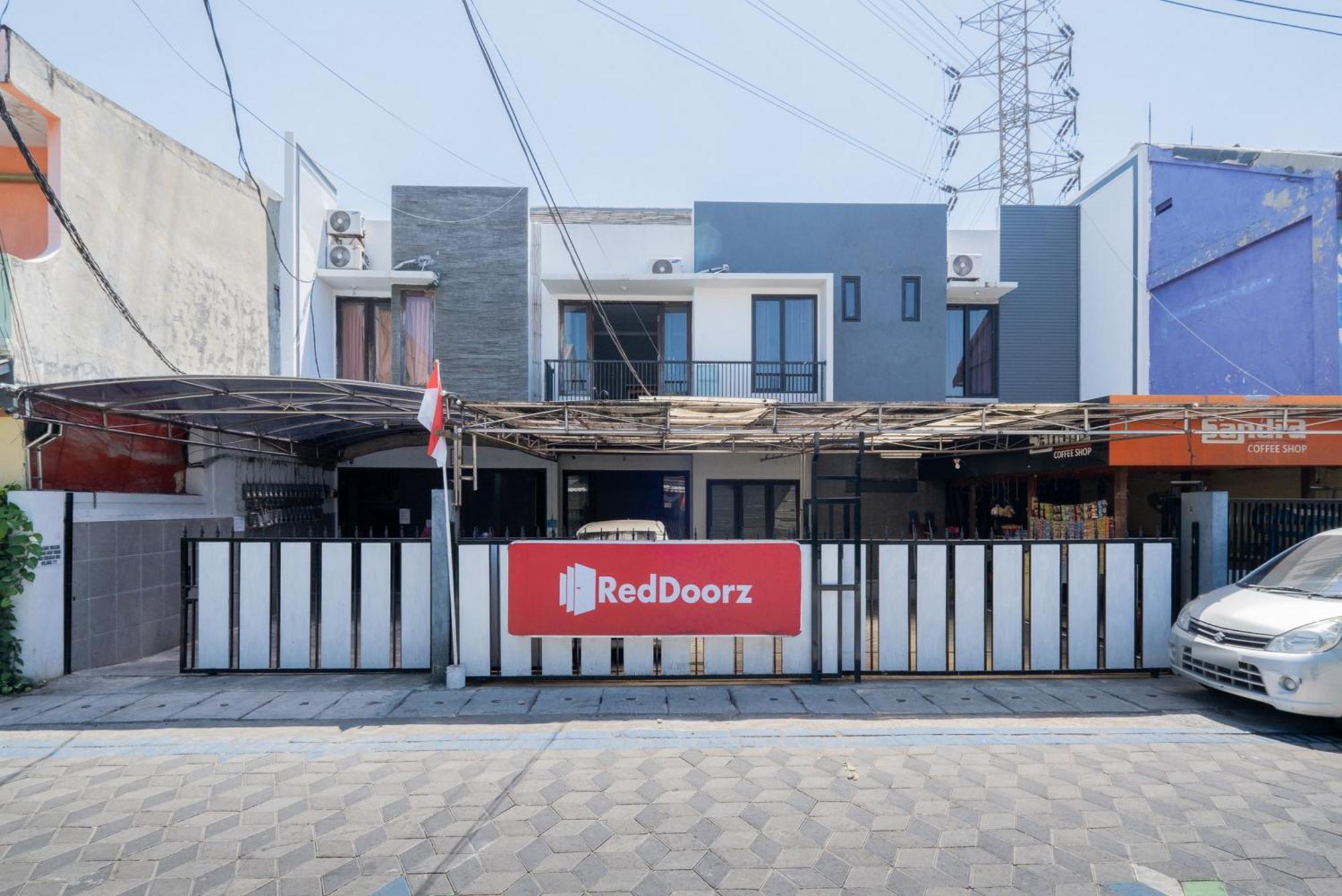 Hotel Reddoorz At Nginden Surabaja Zewnętrze zdjęcie
