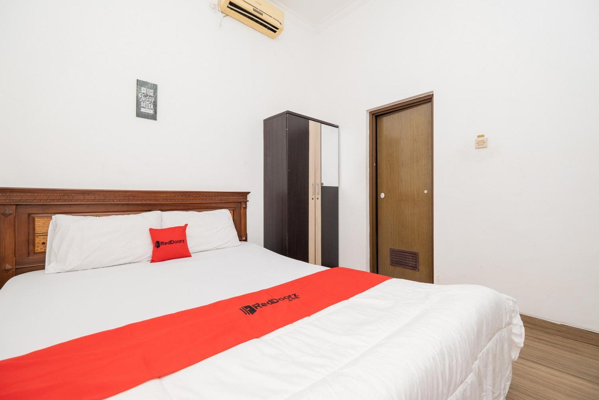 Hotel Reddoorz At Nginden Surabaja Zewnętrze zdjęcie